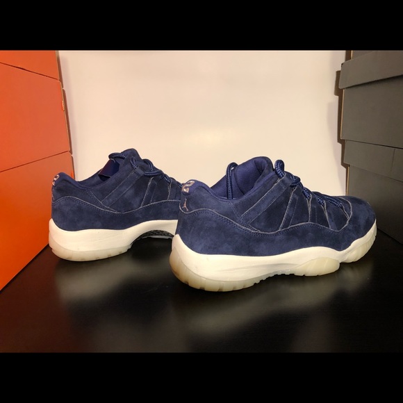 Jordan 11 Low Jeter - Picture 3 of 8
